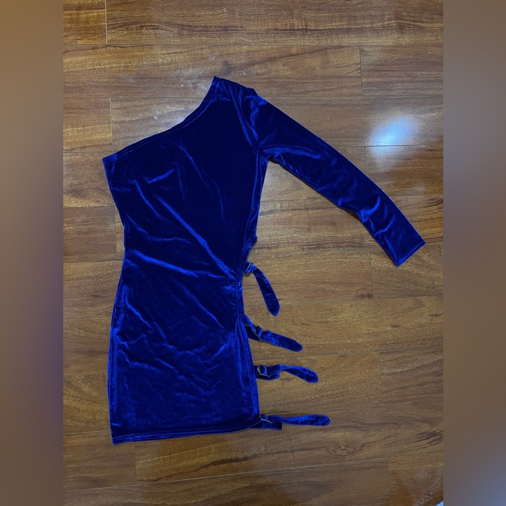 Blue velvet one sleeve dress #velvetdress